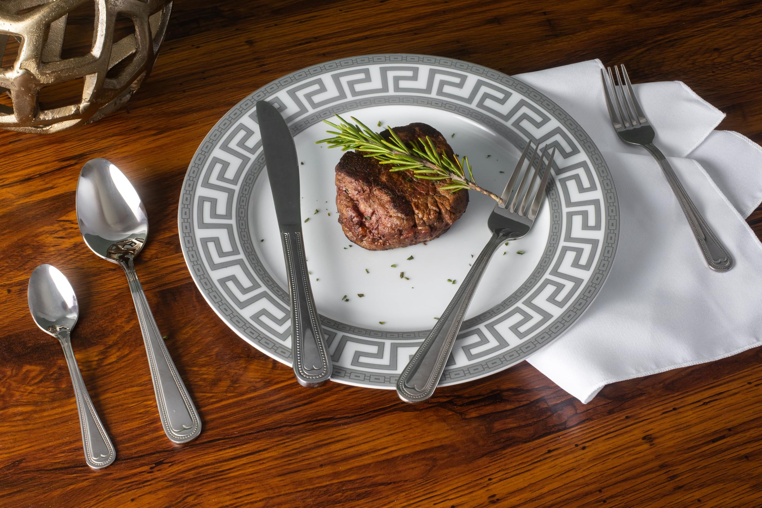 KPM ディナープレート（ロカイユ）　4枚組 Amazon.com | Dinnerware Set for 4 - Silver on White Fine Porcelain